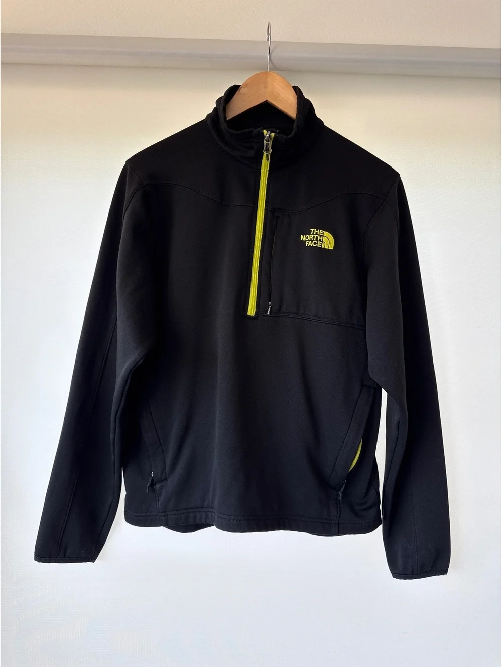 The North Face Mens Medium Black WindWall 1/4 Zip Soft Shell Jacket